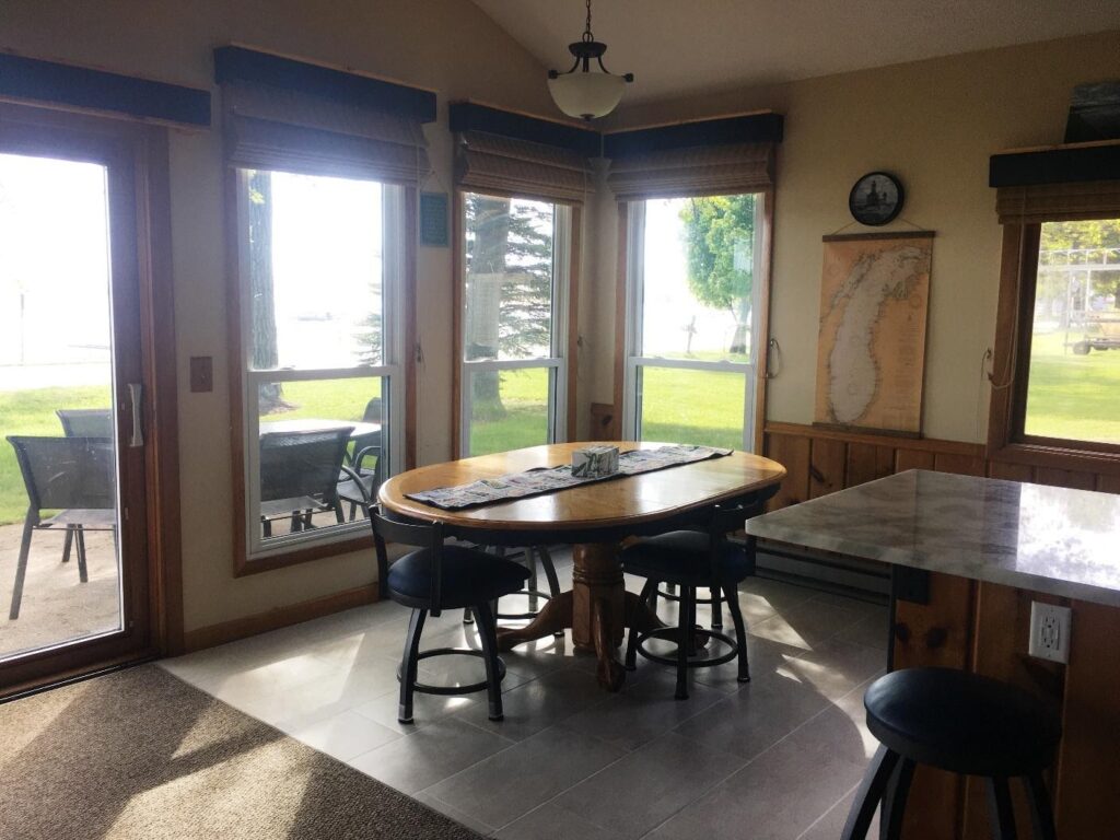 A dining room with a table and chairs in it