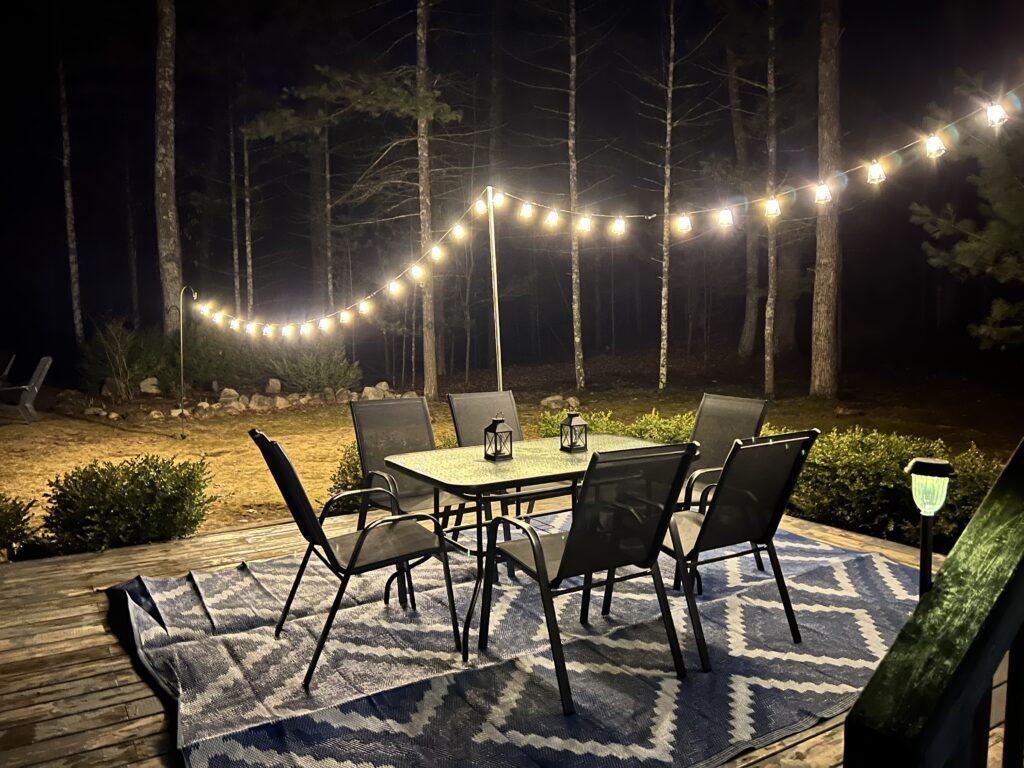 A patio with chairs and tables in the middle of it